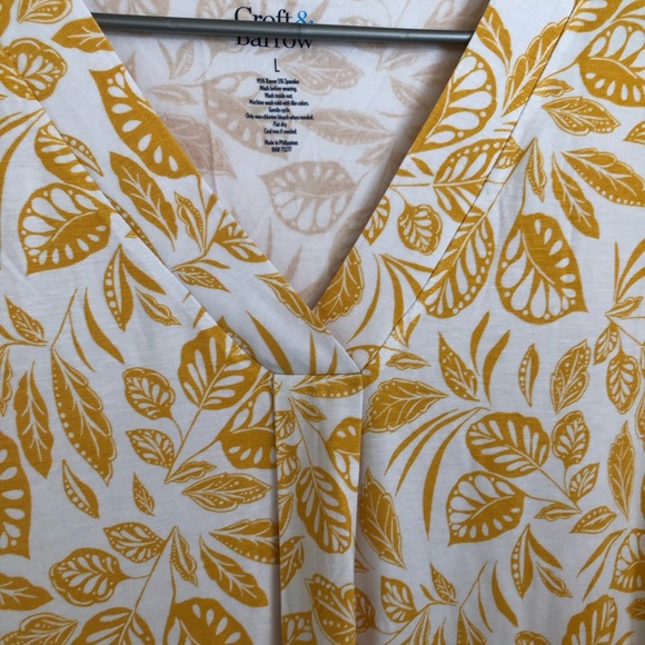 Womens CROFT & BARROW Semi Loose Sleeveless Top Size Medium Stretch New - Picture 2 of 9